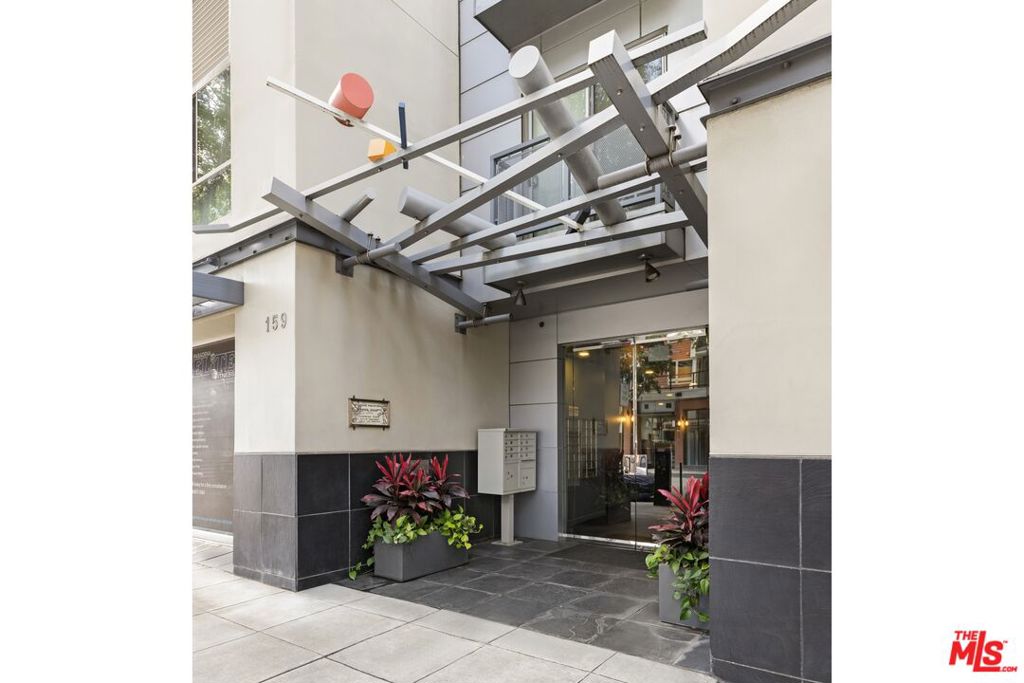 159 W Green Street 407A