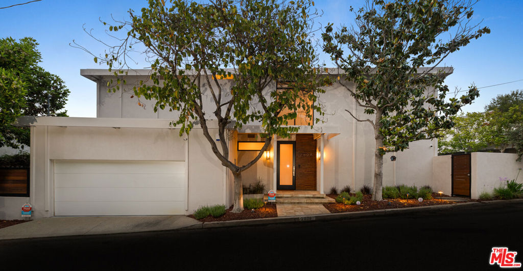 2608 Carman Crest Drive