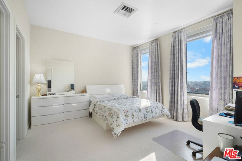 3810 Wilshire Boulevard 712