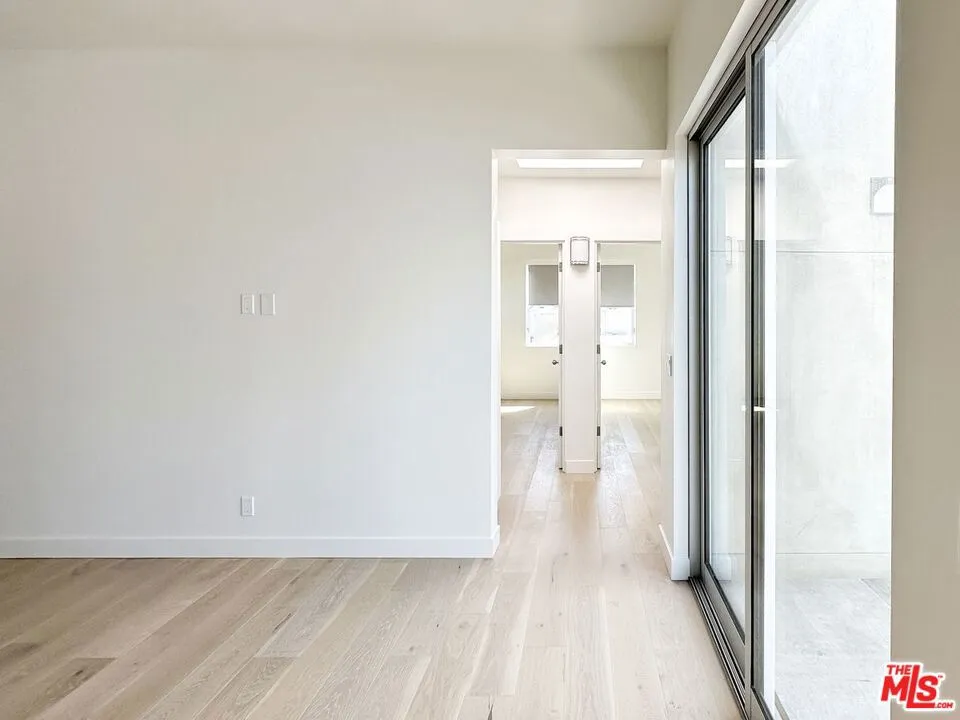 Santa Monica, California 90404, United States, 2 Bedrooms Bedrooms, ,2 BathroomsBathrooms,Residential,Active,147798