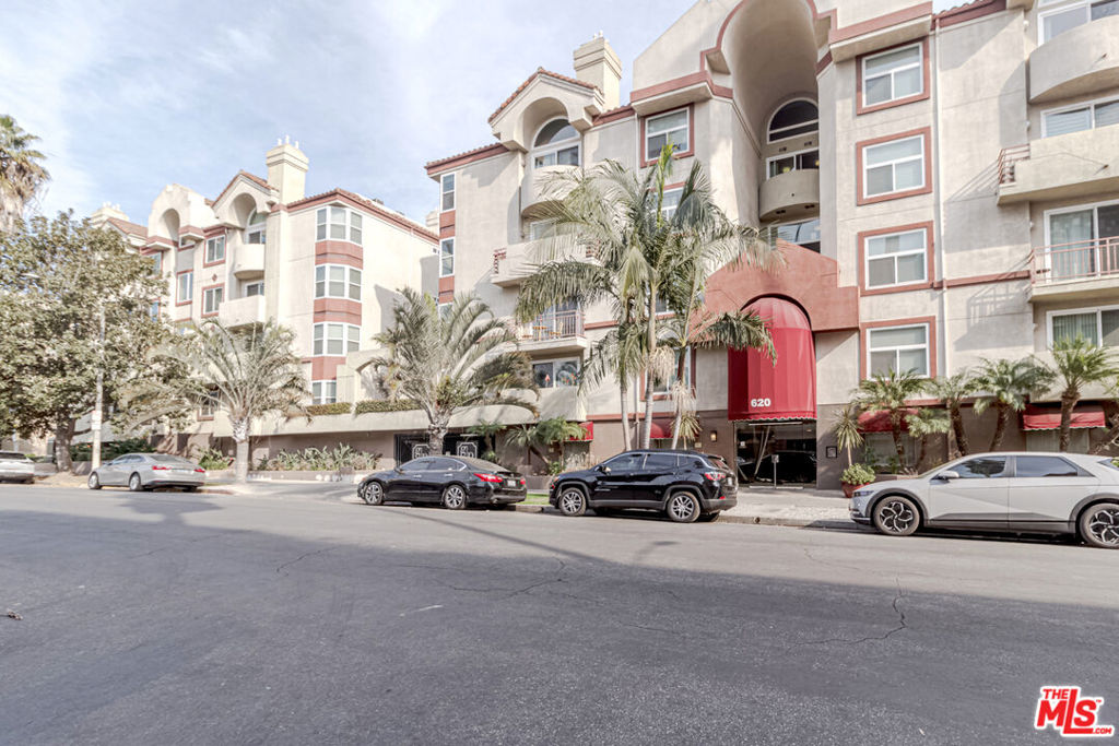 620 S Gramercy Place 105