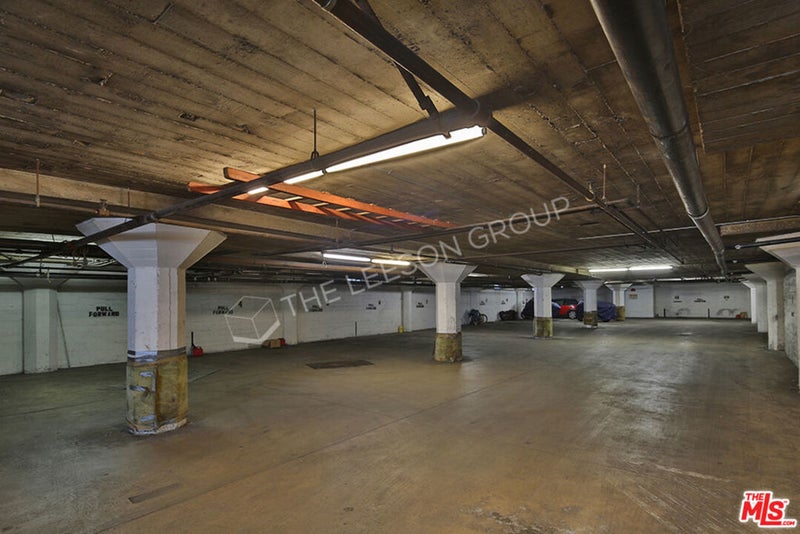 1152 E 1st Street
