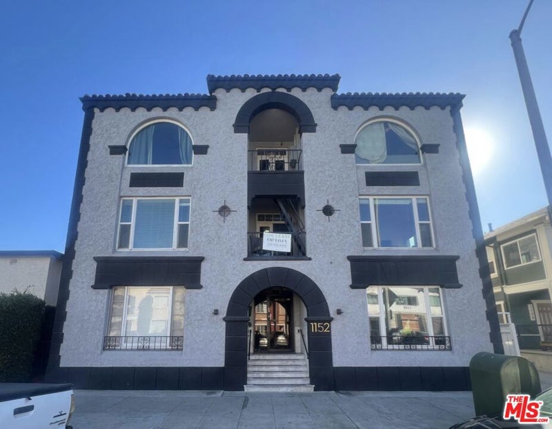 1152 E 1st Street