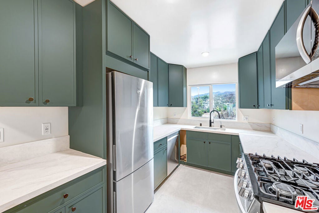 16185 W Sunset Blvd 9