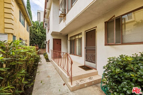 Photo of 1058 S Wooster Street #3, Los Angeles, CA 90035 (MLS # 26990157)