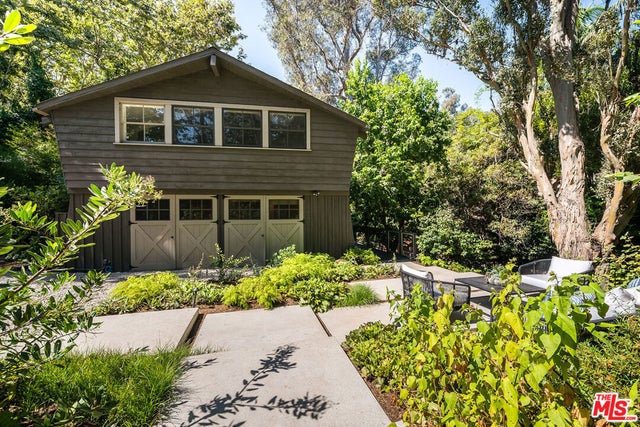 689 Brooktree Road, Santa Monica