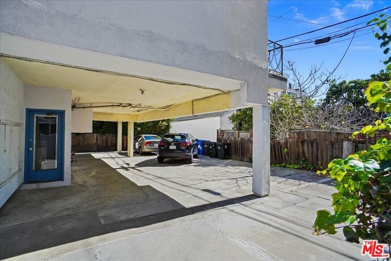 6082 Cashio Street