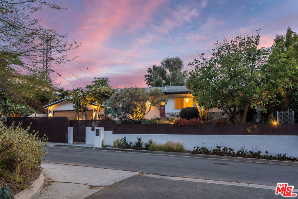 Properties 4 6570 Lakeridge Road