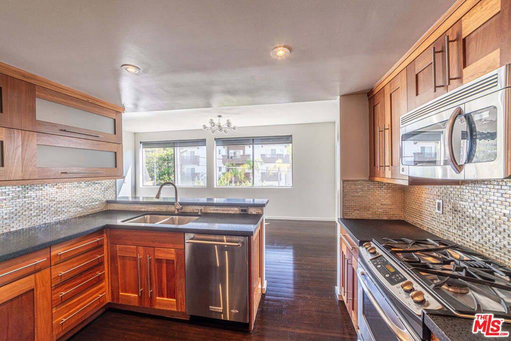 1505 Purdue Avenue 202