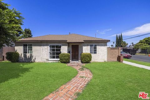 21001 Gault Street Canoga Park CA 91303