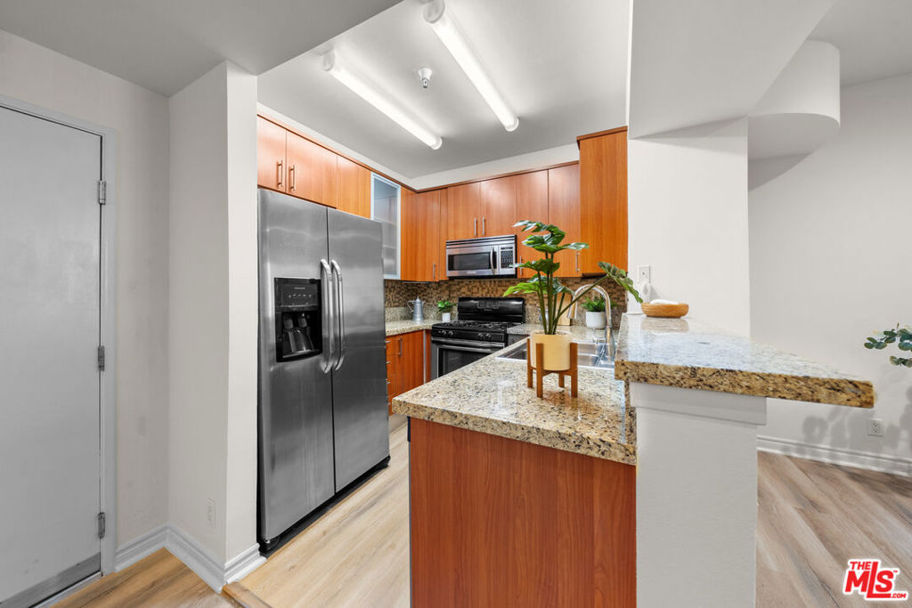 620 S Gramercy Place 103