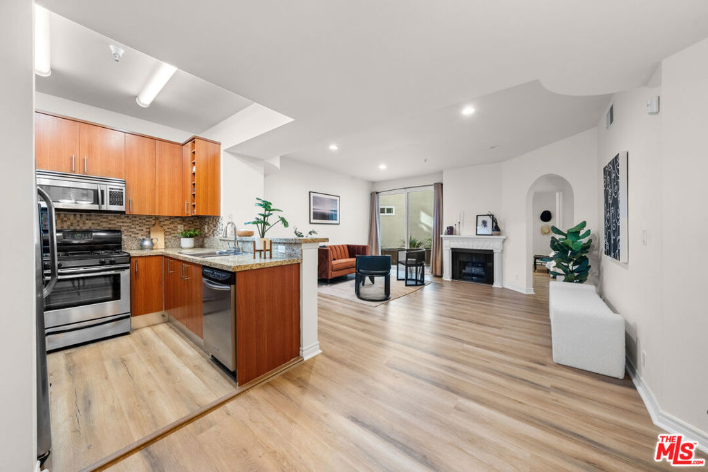 620 S Gramercy Place 103