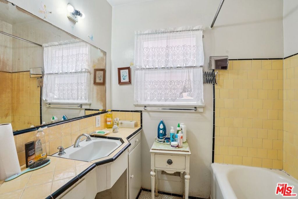 4828 W 93rd Street