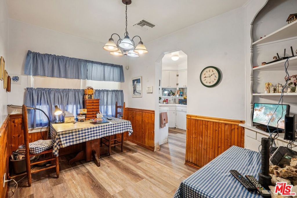 4828 W 93rd Street