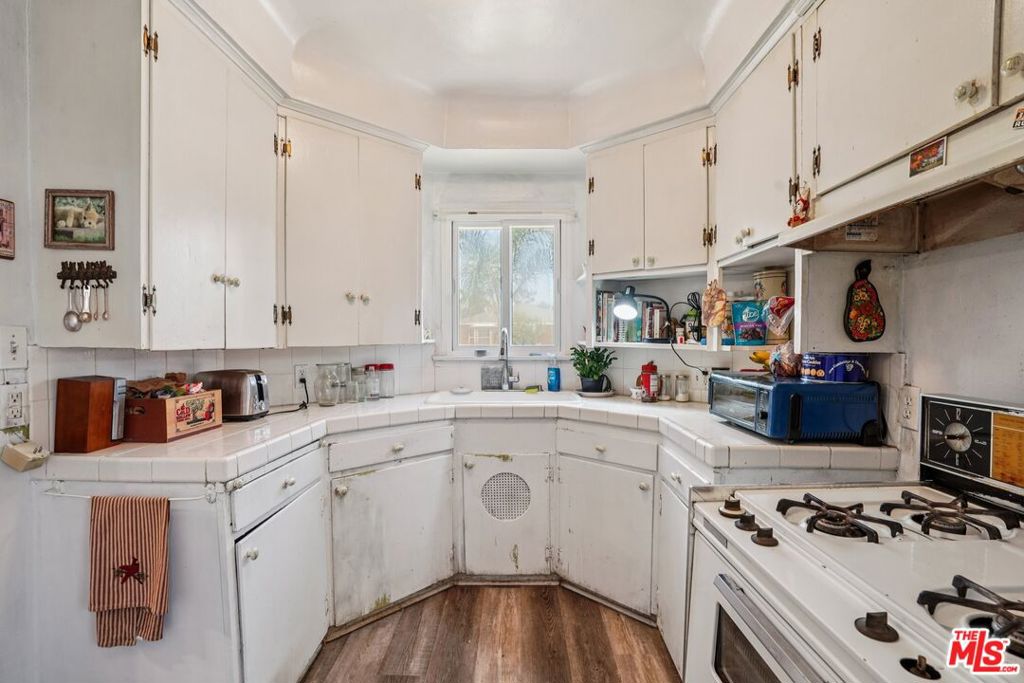 4828 W 93rd Street