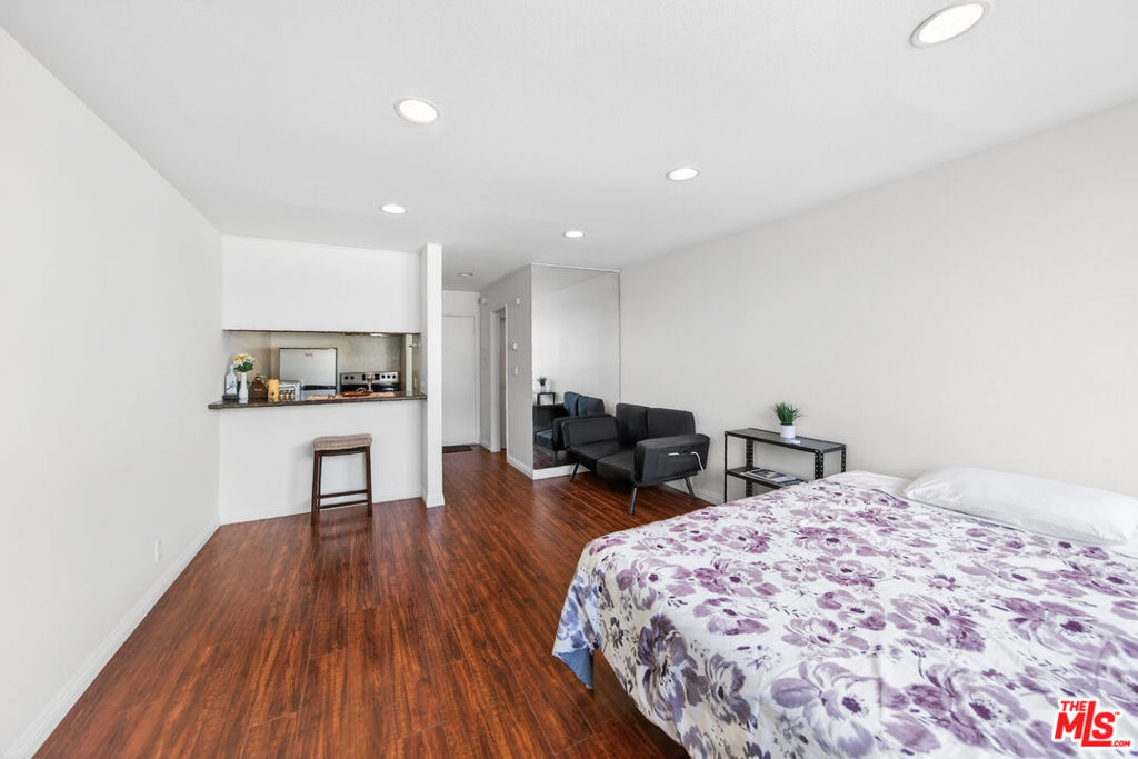 525 S Ardmore Avenue 351