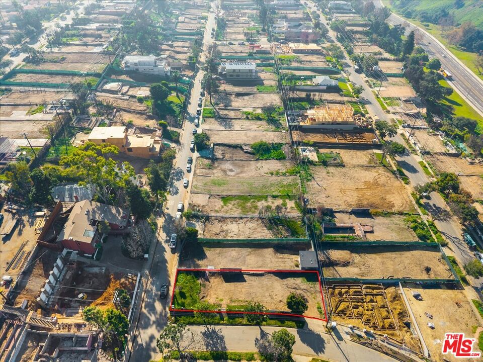 15516 Bowdoin Street