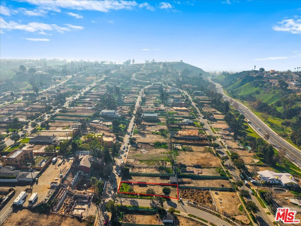 15516 Bowdoin Street