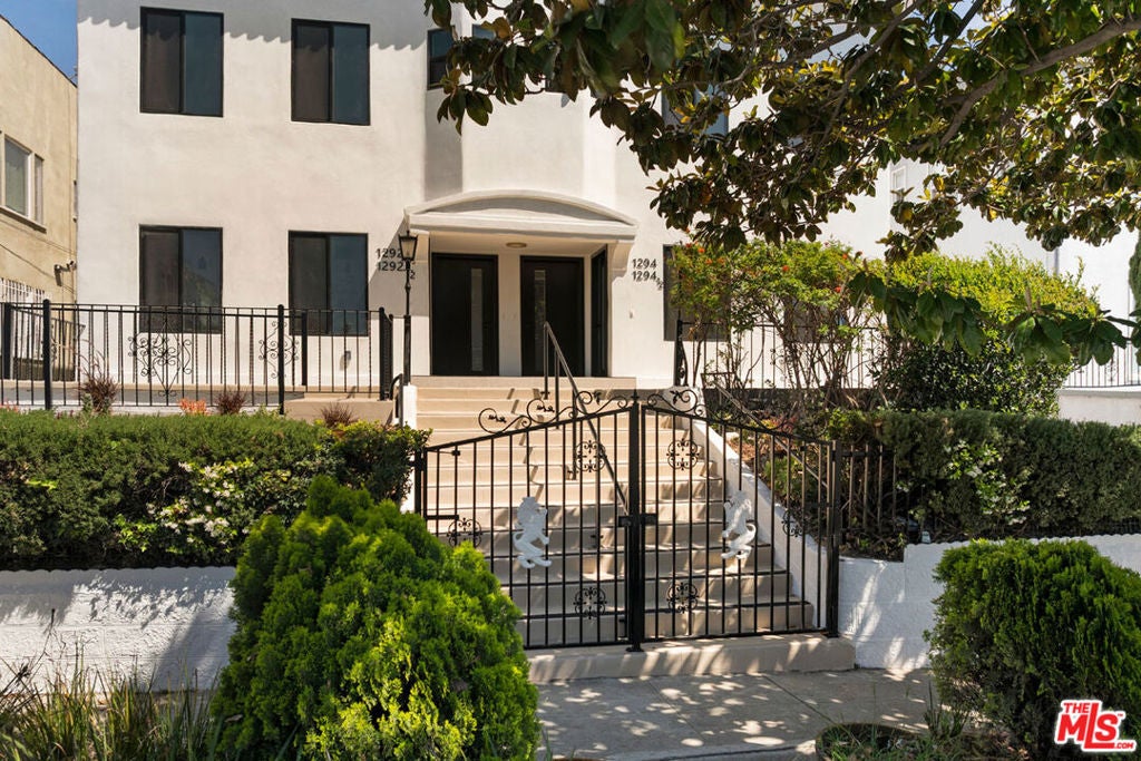 1294 S Citrus Avenue