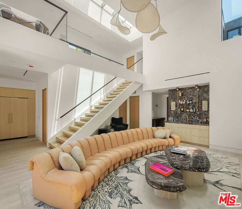 Properties 3 738 Palms Boulevard