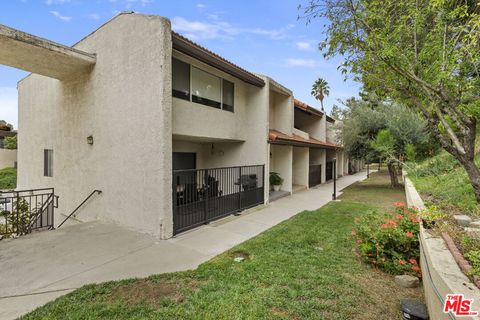 Photo of 9351 Via Crema, Burbank, CA 91504 (MLS # 25604775)