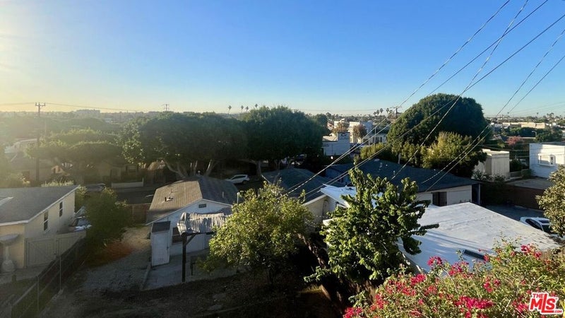 819 Pier Avenue