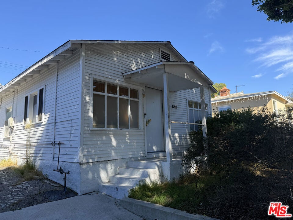 819 Pier Avenue