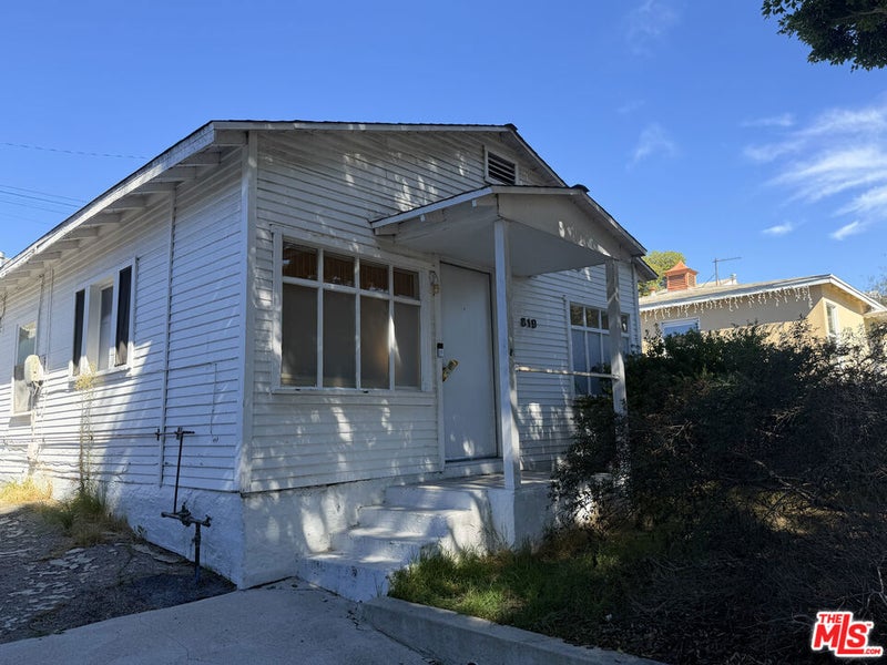 819 Pier Avenue