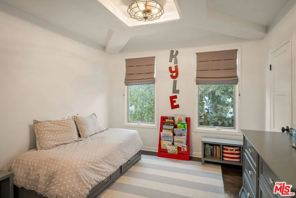 Los Angeles, California 90024, United States, 3 Bedrooms Bedrooms, ,3 BathroomsBathrooms,Residential,Active,241596