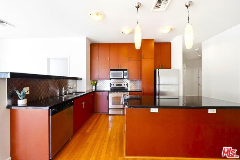 3810 Wilshire Boulevard 605