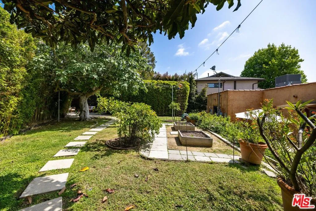 Los Angeles, California 90064, United States, 3 Bedrooms Bedrooms, ,2 BathroomsBathrooms,Residential,Active,146435