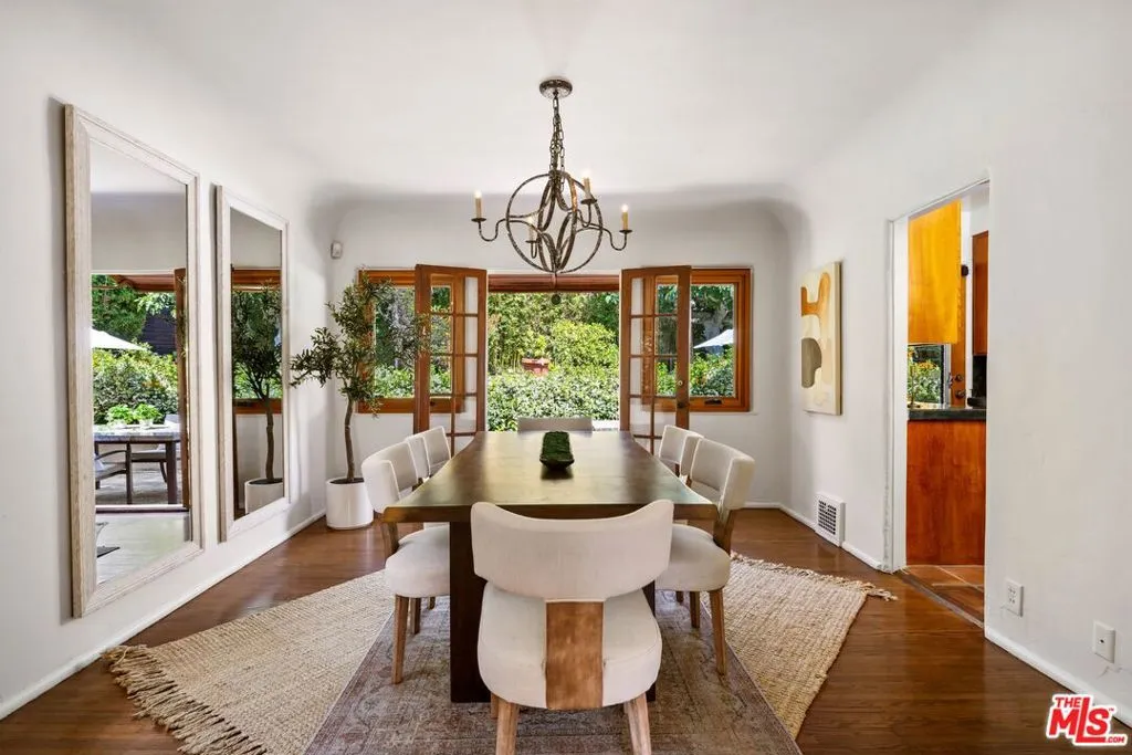 Los Angeles, California 90064, United States, 3 Bedrooms Bedrooms, ,2 BathroomsBathrooms,Residential,Active,146435