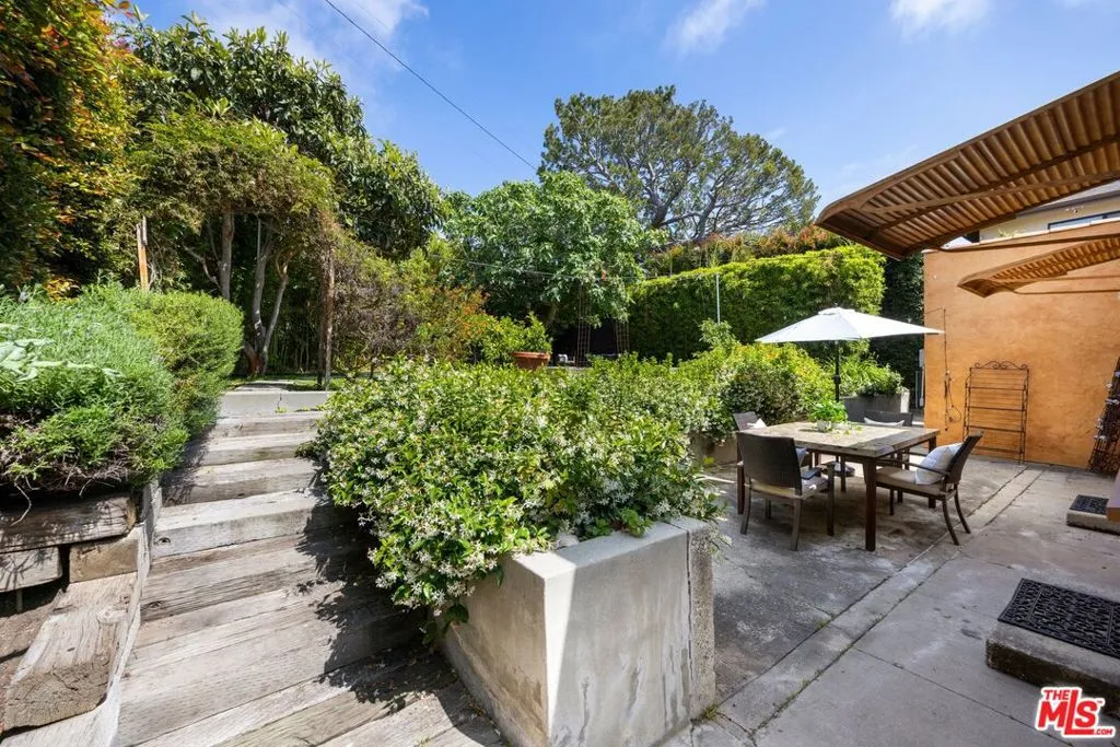 Los Angeles, California 90064, United States, 3 Bedrooms Bedrooms, ,2 BathroomsBathrooms,Residential,Active,146435