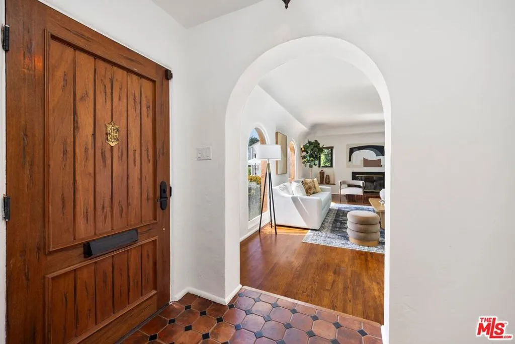 Los Angeles, California 90064, United States, 3 Bedrooms Bedrooms, ,2 BathroomsBathrooms,Residential,Active,146435