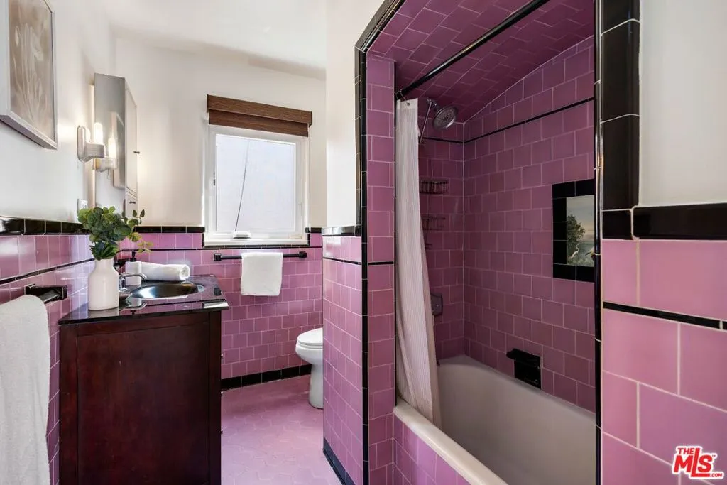 Los Angeles, California 90064, United States, 3 Bedrooms Bedrooms, ,2 BathroomsBathrooms,Residential,Active,146435