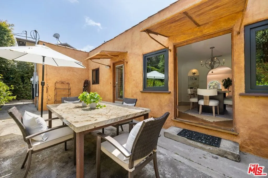 Los Angeles, California 90064, United States, 3 Bedrooms Bedrooms, ,2 BathroomsBathrooms,Residential,Active,146435