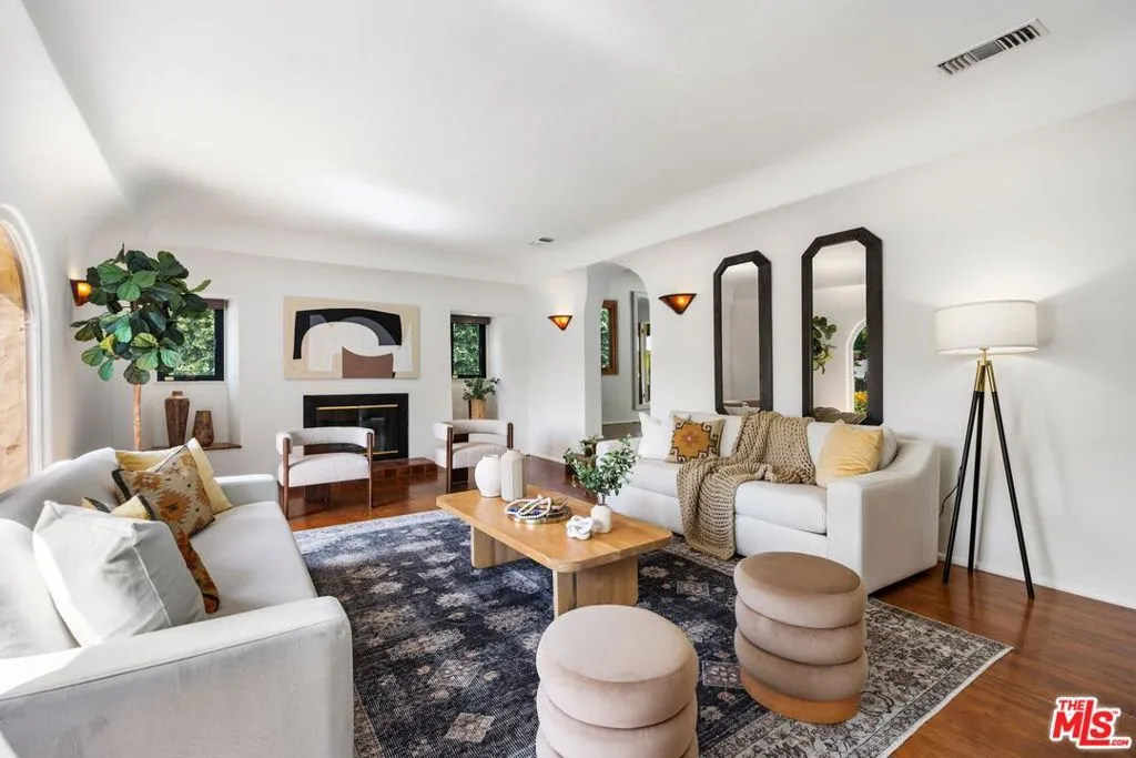 Los Angeles, California 90064, United States, 3 Bedrooms Bedrooms, ,2 BathroomsBathrooms,Residential,Active,146435