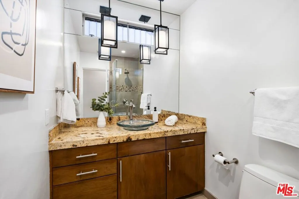 Los Angeles, California 90064, United States, 3 Bedrooms Bedrooms, ,2 BathroomsBathrooms,Residential,Active,146435