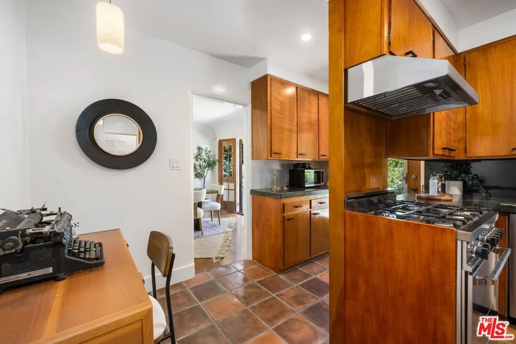 Los Angeles, California 90064, United States, 3 Bedrooms Bedrooms, ,2 BathroomsBathrooms,Residential,Active,146435