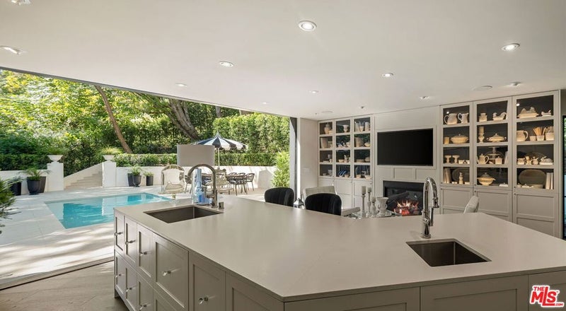 943 Moraga Drive