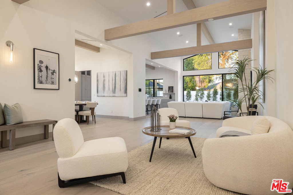 4512 Sunnyslope Avenue