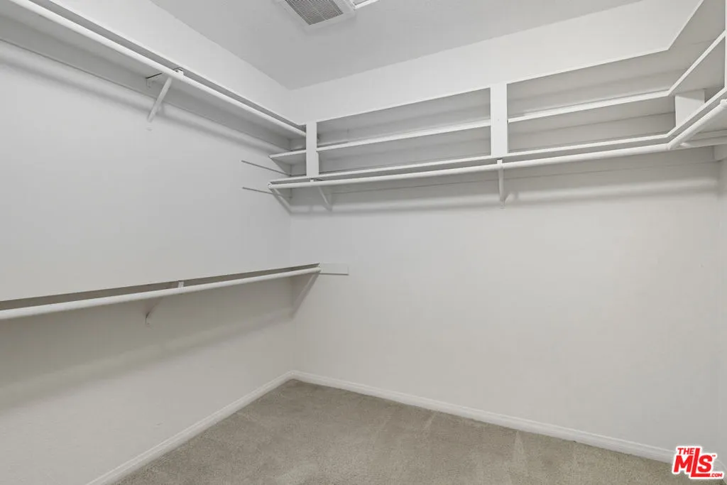 Tarzana, California 91356, United States, 2 Bedrooms Bedrooms, ,3 BathroomsBathrooms,Residential,Active,217355