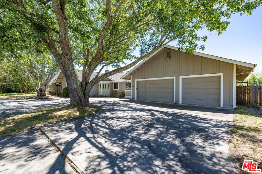 5325 Lone Pine Road
