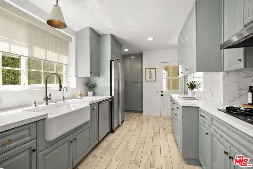 Los Angeles, California 90024, United States, 3 Bedrooms Bedrooms, ,2 BathroomsBathrooms,Residential,Active,216724