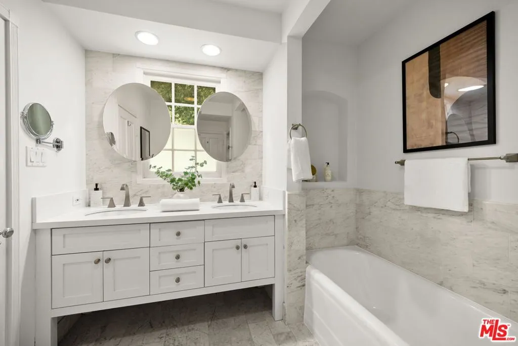 Los Angeles, California 90024, United States, 3 Bedrooms Bedrooms, ,2 BathroomsBathrooms,Residential,Active,216724