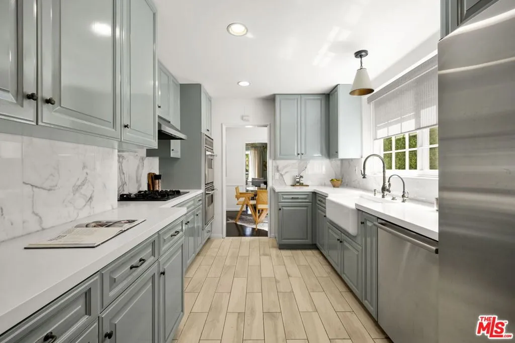 Los Angeles, California 90024, United States, 3 Bedrooms Bedrooms, ,2 BathroomsBathrooms,Residential,Active,216724