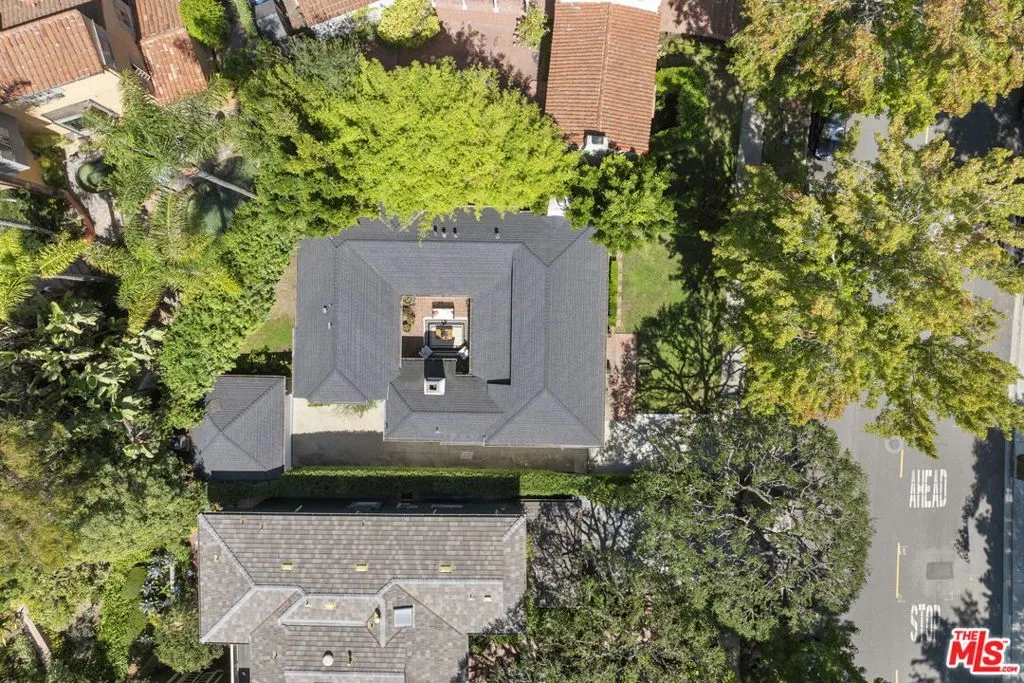 Los Angeles, California 90024, United States, 3 Bedrooms Bedrooms, ,2 BathroomsBathrooms,Residential,Active,216724