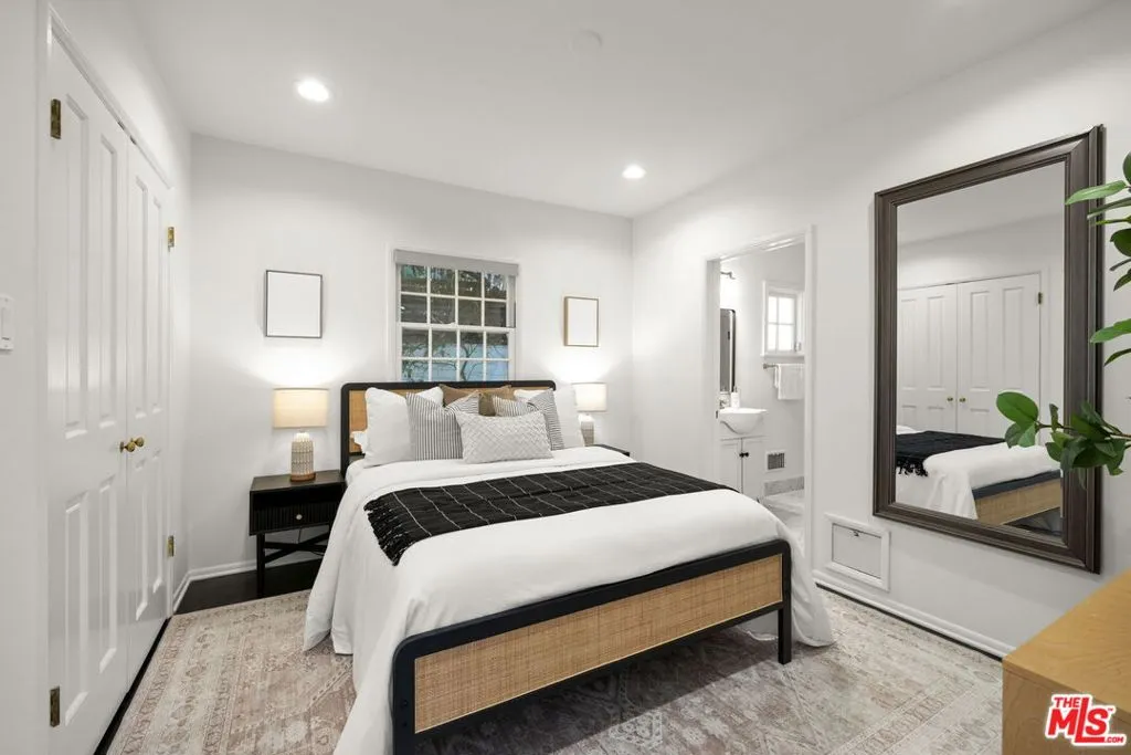 Los Angeles, California 90024, United States, 3 Bedrooms Bedrooms, ,2 BathroomsBathrooms,Residential,Active,216724