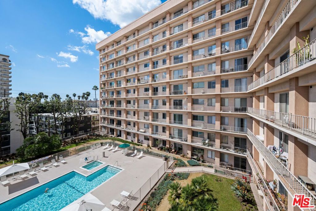 100 S Doheny Drive 512