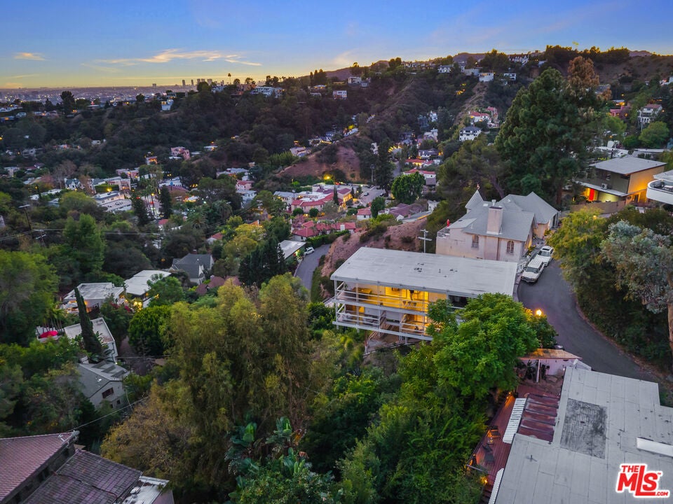 2871 Hollyridge Drive
